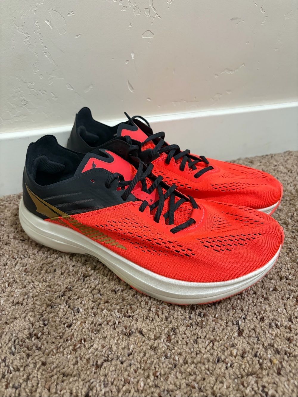 Altra Vanish Carbon, Coral / Black, Women's Size 11